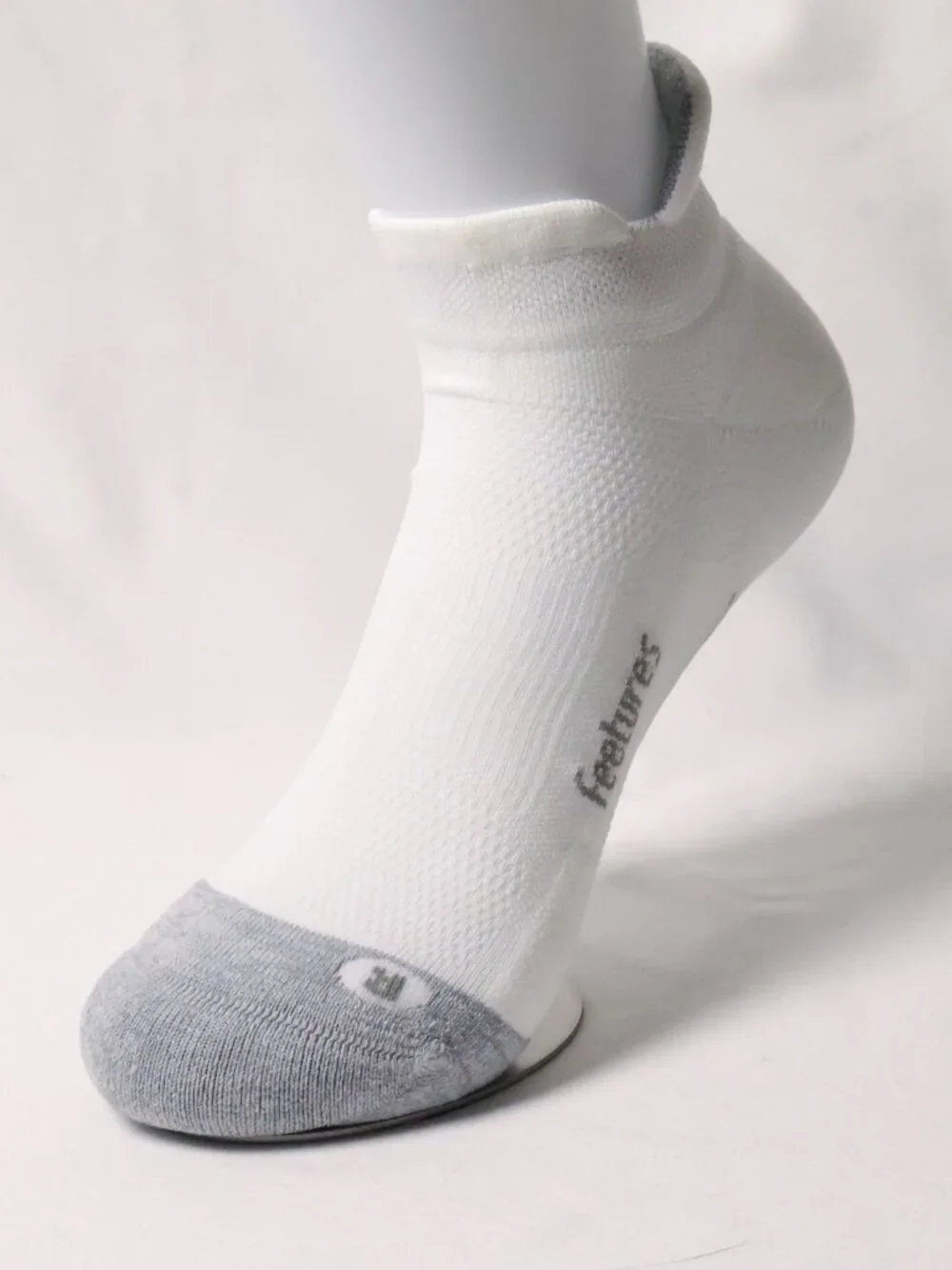 Size L | Feetures Ankle Socks White Gray Low Cut Socks